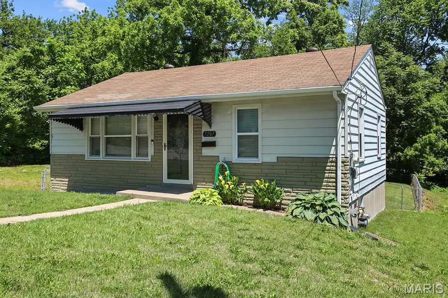 7207 Marge Avenue, Jennings, MO 63136 - #3