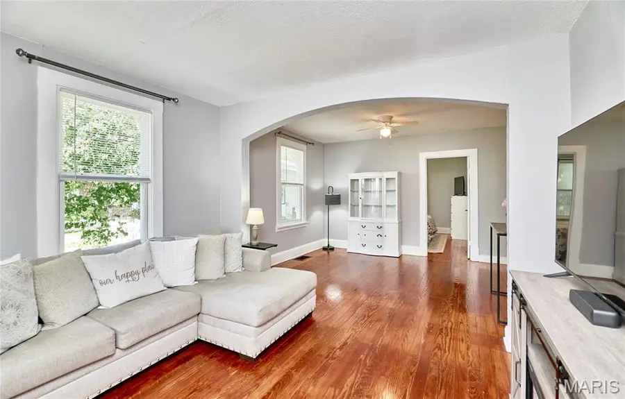 8615 Mackenzie Road, Saint Louis, MO 63123 - #2