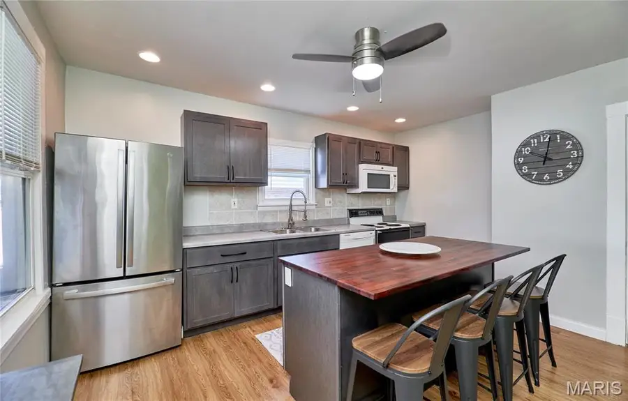 8615 Mackenzie Road, Saint Louis, MO 63123 - #3