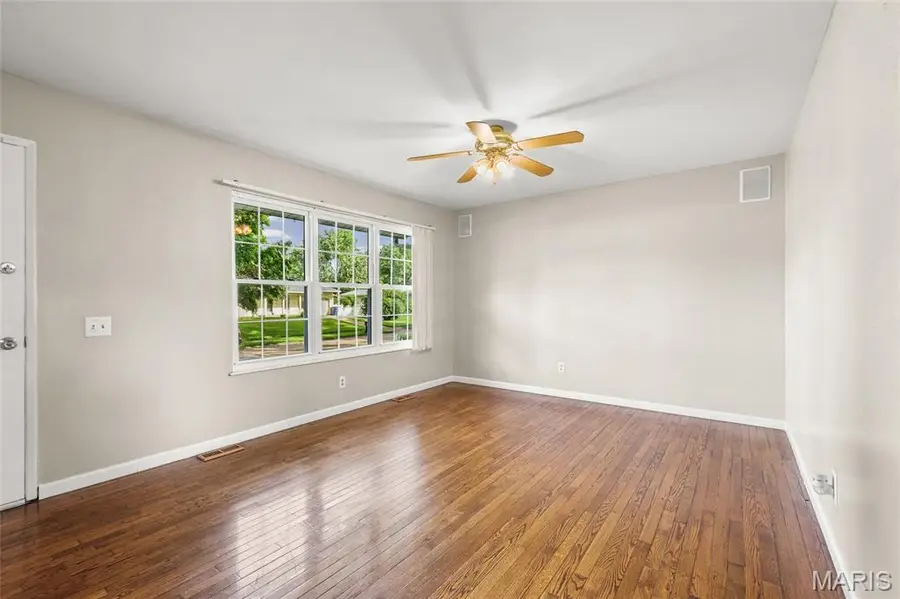 2558 Carousel Court, Florissant, MO 63031 - #2