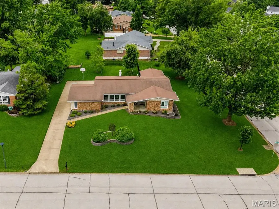 409 Mayfair Drive, Ballwin, MO 63011 - #3