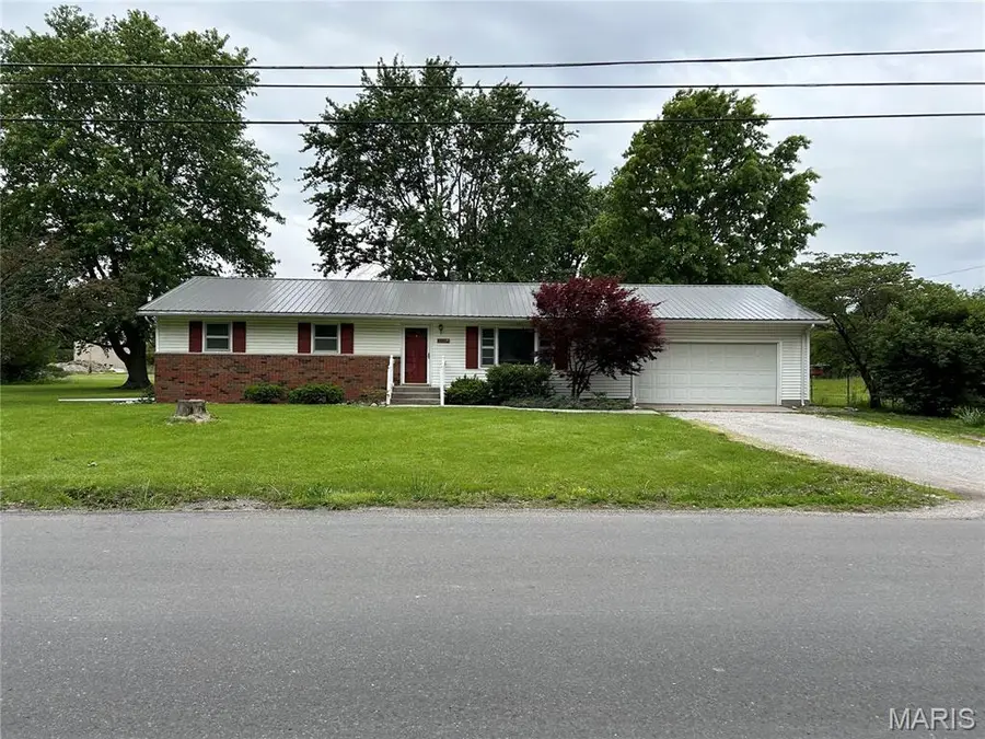 316 Loomis Lane, Carlinville, IL 62626 - #2