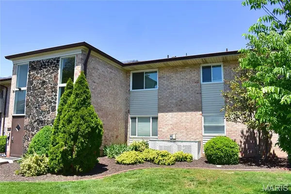 10003 Sakura Drive #D, St Louis, MO 63128