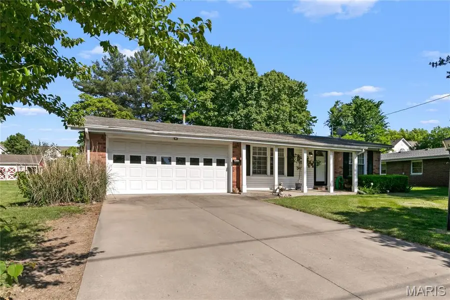 5013 Staten Drive, Godfrey, IL 62035 - #2