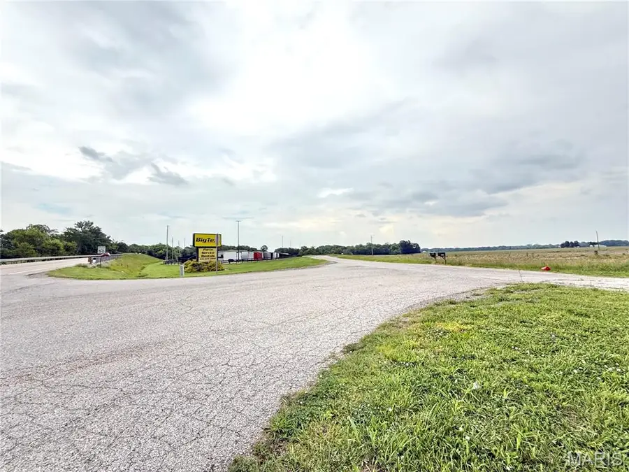 8757 Us Rt 50, Lebanon, IL 62254 - #3