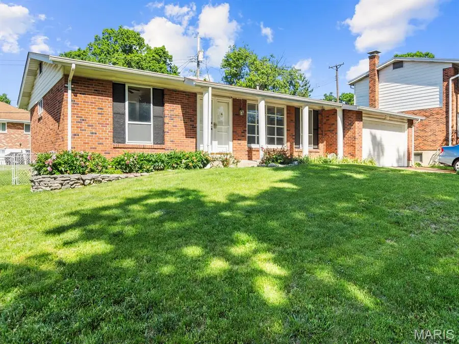 9709 Brookmere Drive, Saint Louis, MO 63123 - #2
