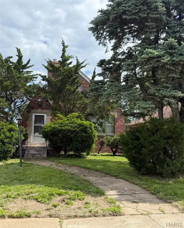 1615 Veronica Avenue, St Louis, MO 63147