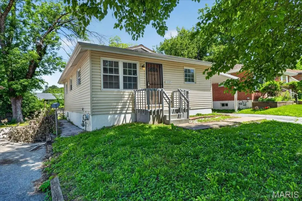 1225 Lakeview Avenue, Saint Louis, MO 63138 - #1