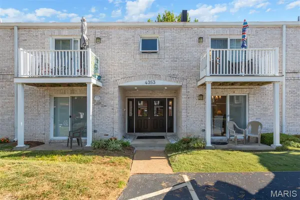 4353 Chateau De Ville Drive #D, Oakville, MO 63129
