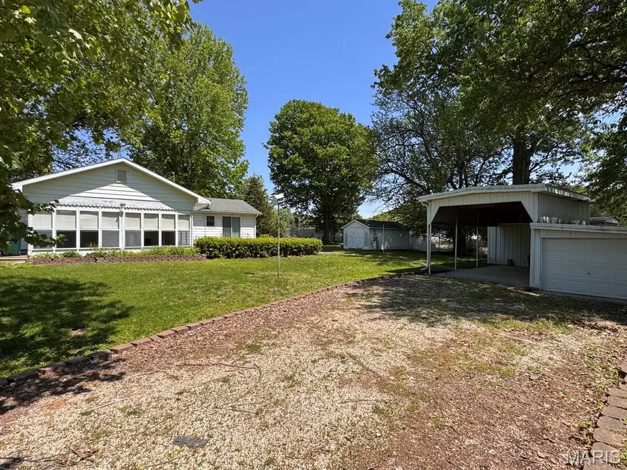 2800 S Carolina Street, Louisiana, MO 63353 - #3