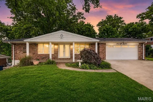 4851 Sunnyview Drive, St Louis, MO 63128