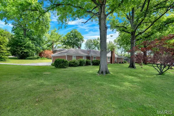 9071 Monmouth Drive, St Louis, MO 63117