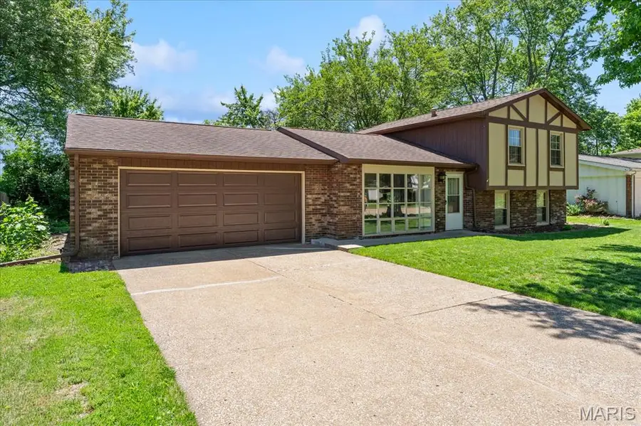904 Fort Henry Road, Belleville, IL 62221 - #2