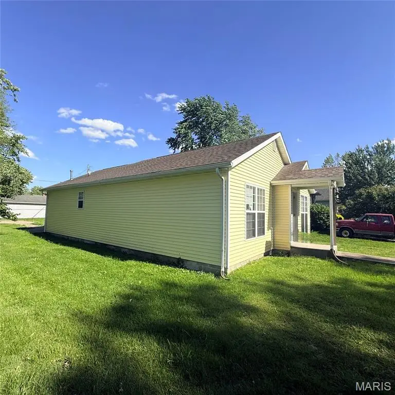 905 Madison Street, Gillespie, IL 62033 - #2