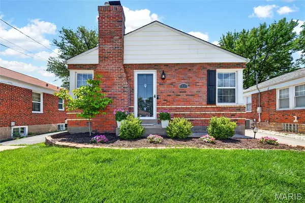 8832 Lawn Avenue, Brentwood, MO 63144