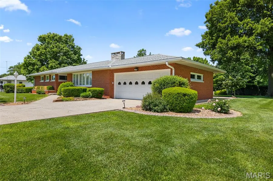 631 Yale Avenue, Hillsboro, IL 62049 - #2