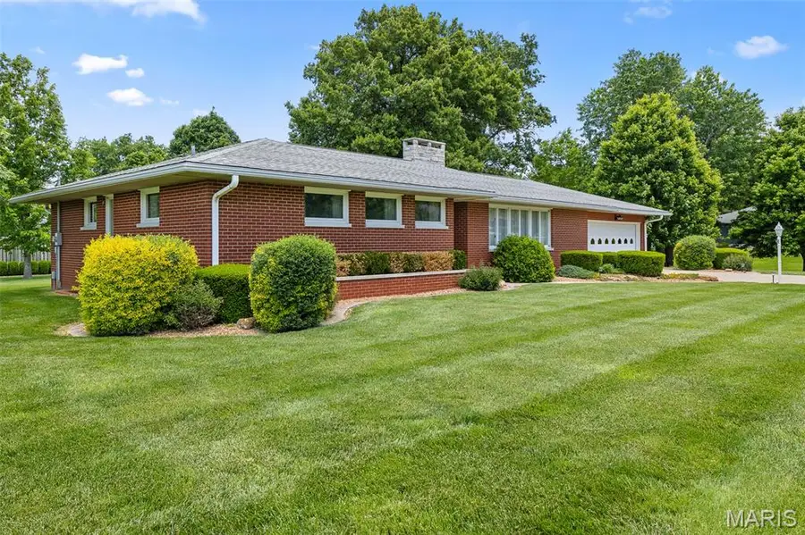 631 Yale Avenue, Hillsboro, IL 62049 - #3