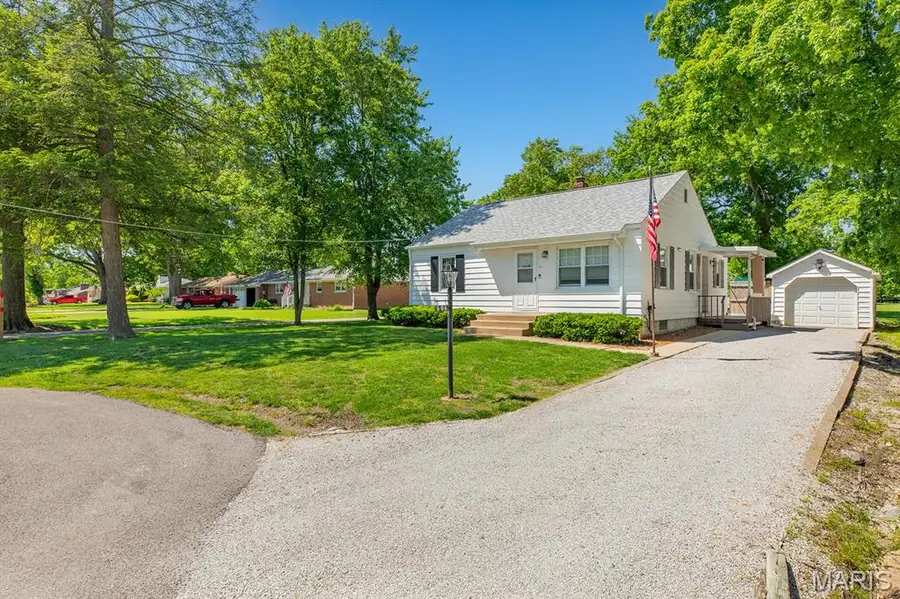 806 Taylor Avenue, Godfrey, IL 62035 - #2
