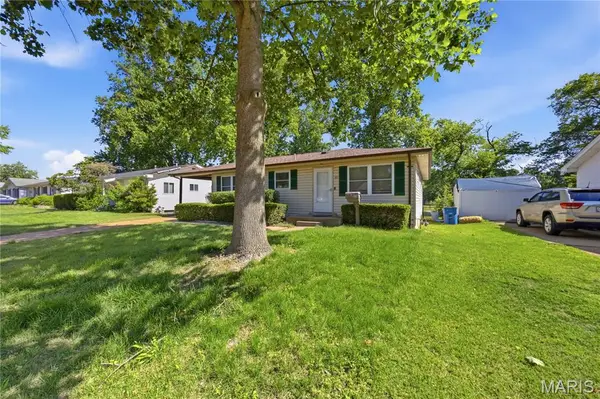 809 Lightwood Drive, Hazelwood, MO 63042