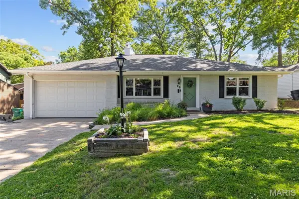 28 Villawood Lane, Webster Groves, MO 63119