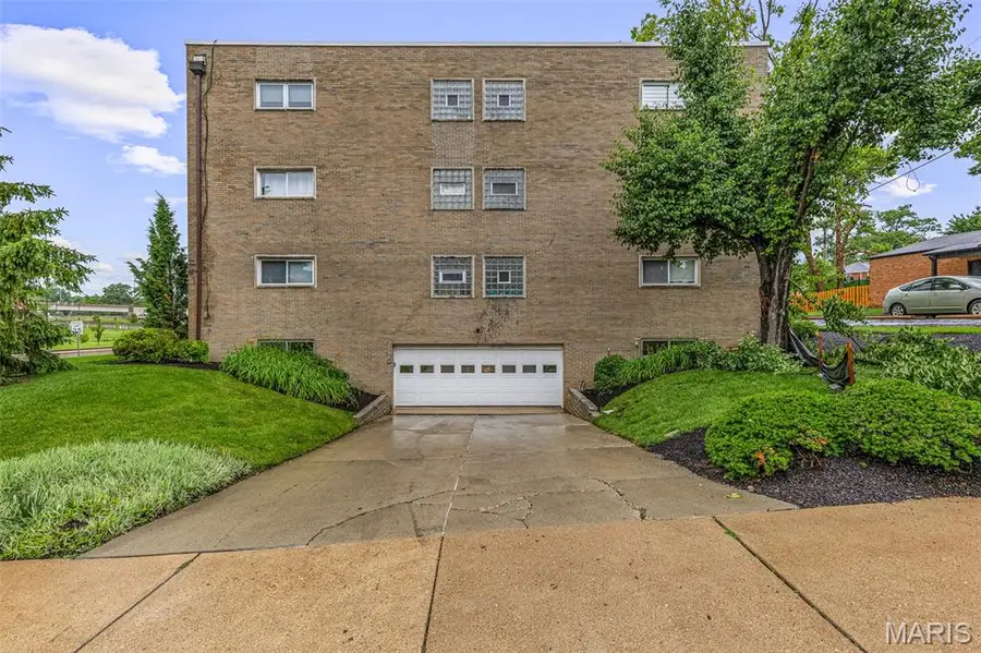 520 S Brentwood Boulevard #2D, Clayton, MO 63105 - #3