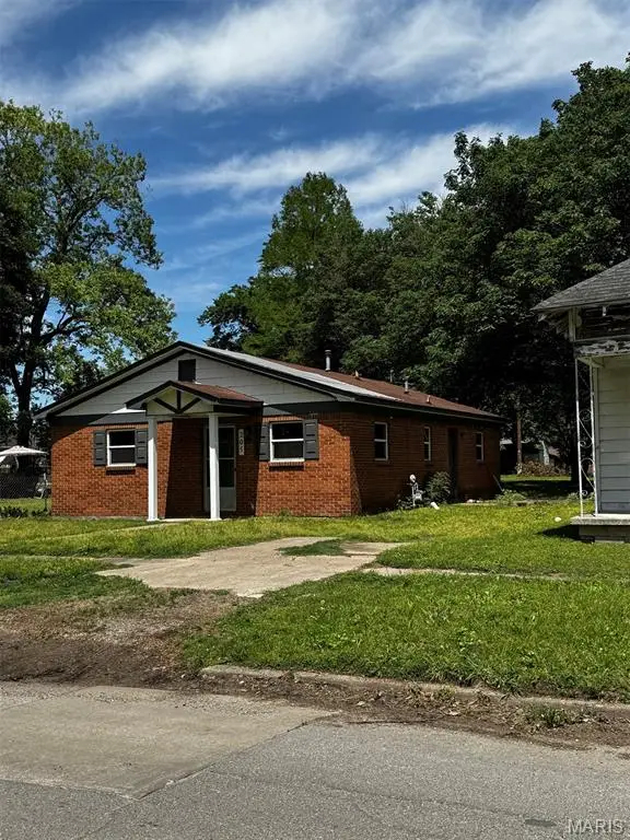205 E 9th Street, Caruthersville, MO 63830 - #3