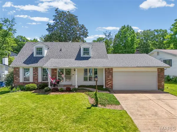 916 Parkfield Terrace, Manchester, MO 63021