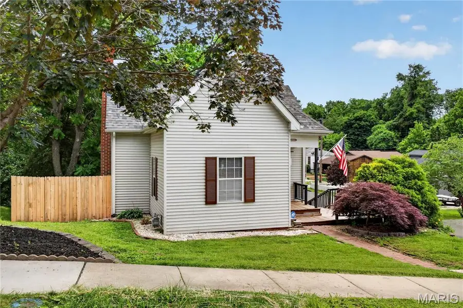 126 S Jefferson Avenue, Collinsville, IL 62234 - #2