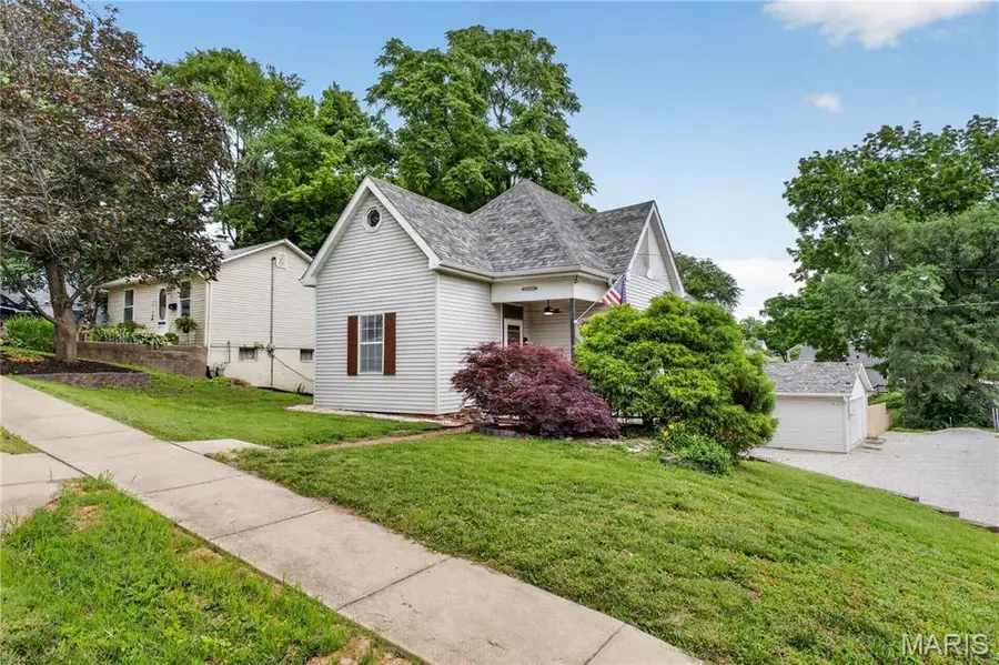 126 S Jefferson Avenue, Collinsville, IL 62234 - #3