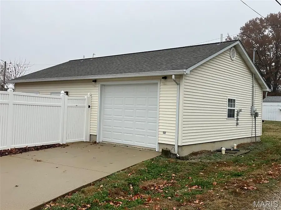221 Sharp Street, Beckemeyer, IL 62219 - #2
