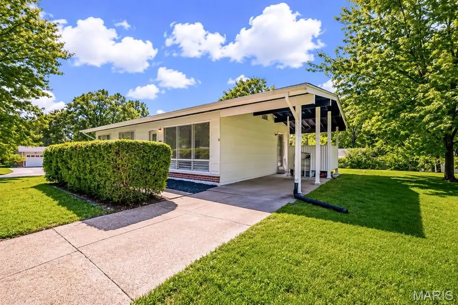 410 Hawthorn Avenue, Saint Charles, MO 63301 - #2
