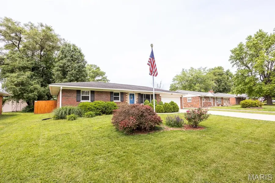 111 Marilyn Avenue, Belleville, IL 62226 - #2