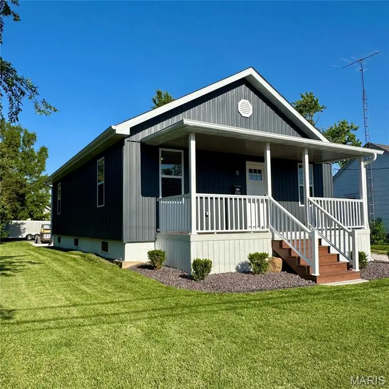 423 N Pine Street, Perryville, MO 63775 - #3