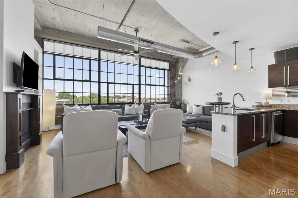 4100 Forest Park Avenue #403, Saint Louis, MO 63108 - #1