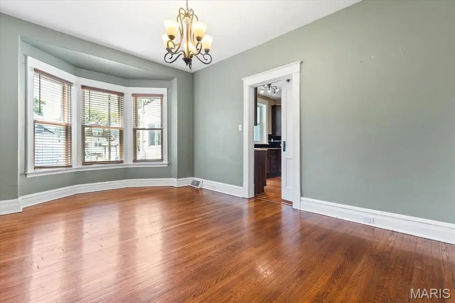 5618 Nottingham Avenue, Saint Louis, MO 63109 - #3