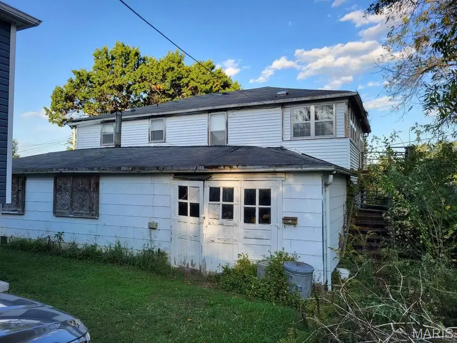 1112 1/2 Hickam Street, Boonville, MO 65233 - #2
