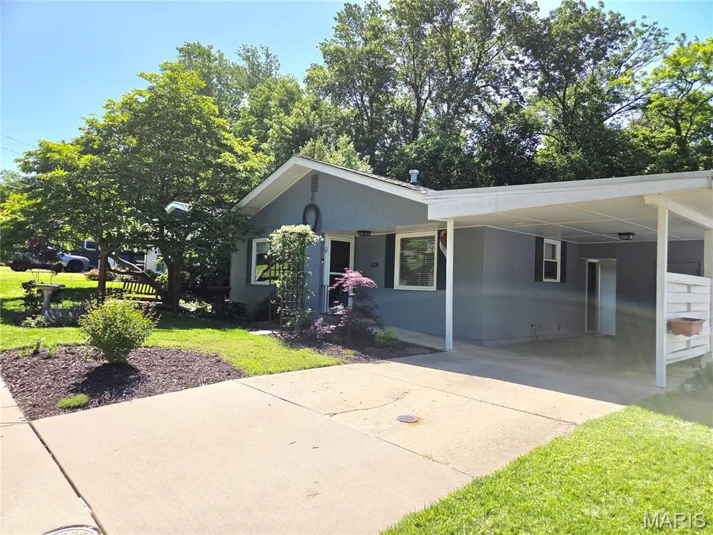 1028 Grand Avenue, Edwardsville, IL 62025 - #1