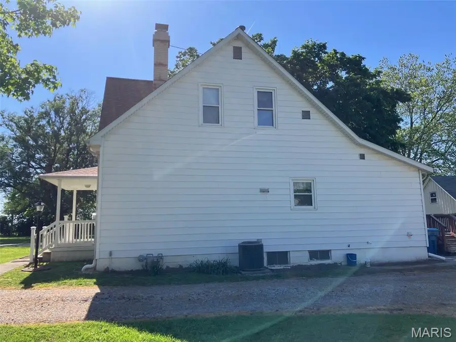 813 W Broadway, Trenton, IL 62293 - #3