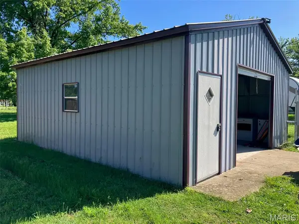 406 E Fayette Avenue, Patoka, IL 62875