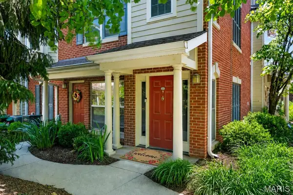 2662 S Mcknight Crossing Court, Rock Hill, MO 63124