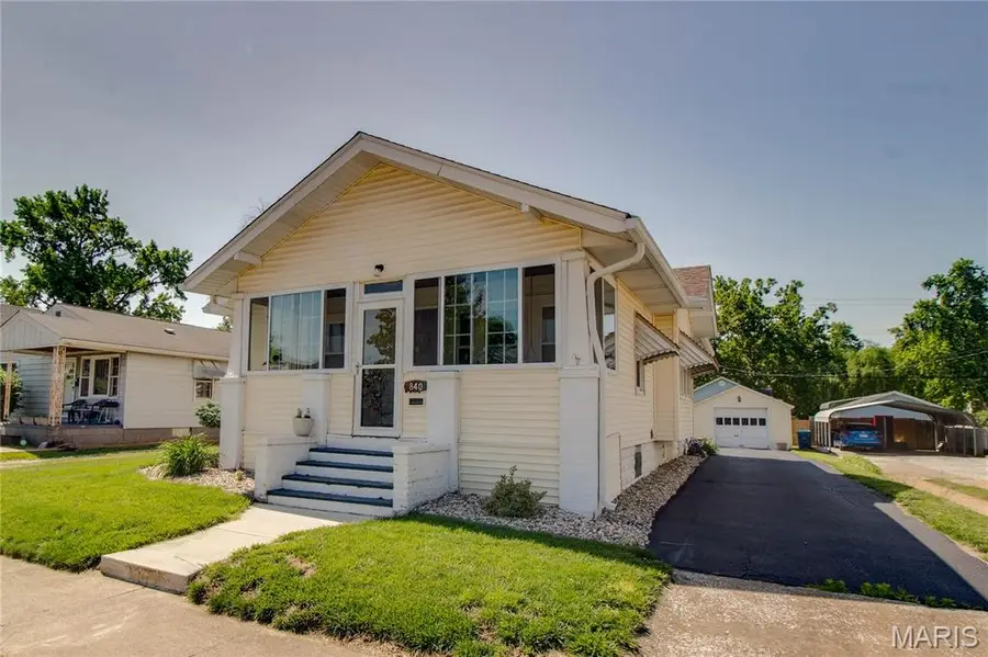 840 E Ferguson Avenue, Wood River, IL 62095 - #3