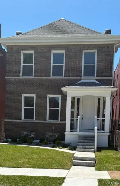 3704 Palm Street, St Louis, MO 63107