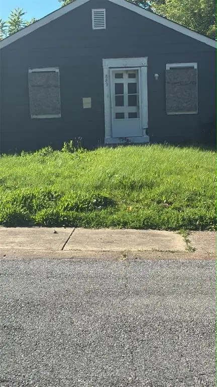 889 Gustav Avenue, St Louis, MO 63147