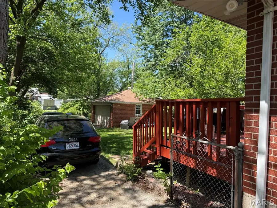 185 De Smet Drive, Florissant, MO 63031 - #2