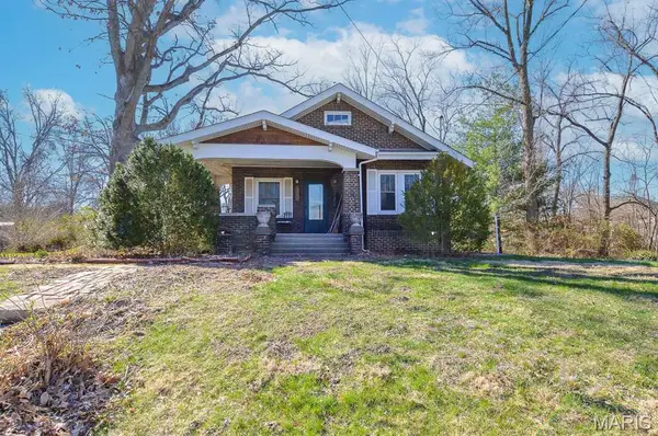 717 Crestwood Drive, Godfrey, IL 62035