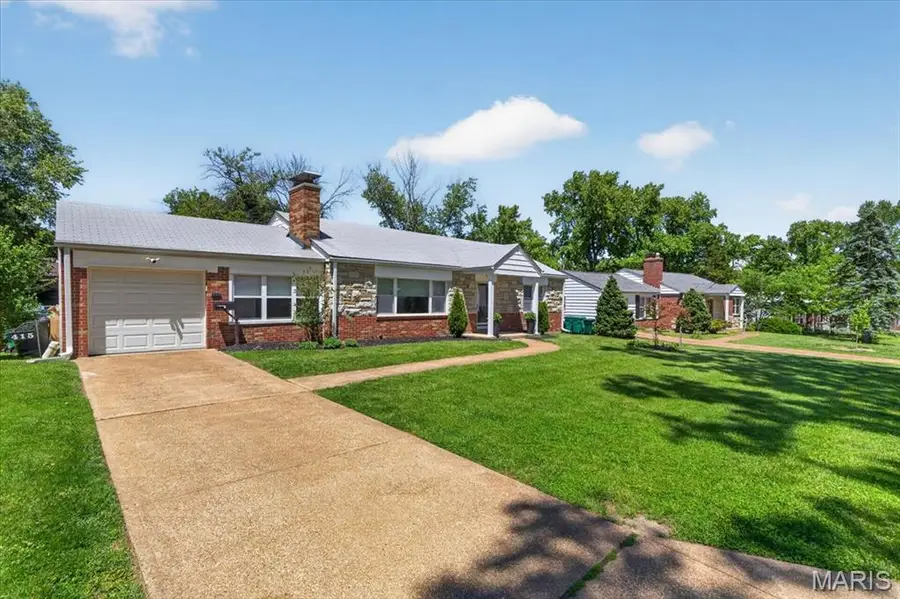 415 Larkhill Court, Webster Groves, MO 63119 - #2