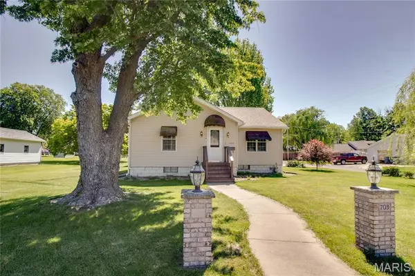 703 Sumner Street, Carlinville, IL 62626