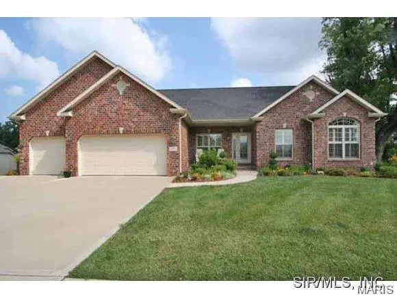 300 W Country Lane, Collinsville, IL 62234