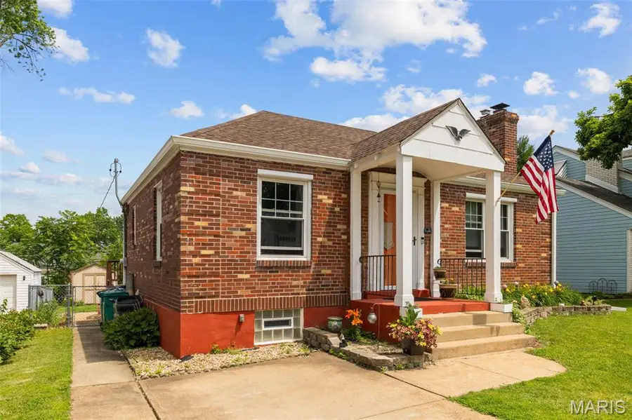 9130 Wayne Drive, Saint Louis, MO 63123 - #2