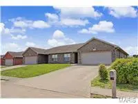 429/431 W Deerwood Drive, Jackson, MO 63755